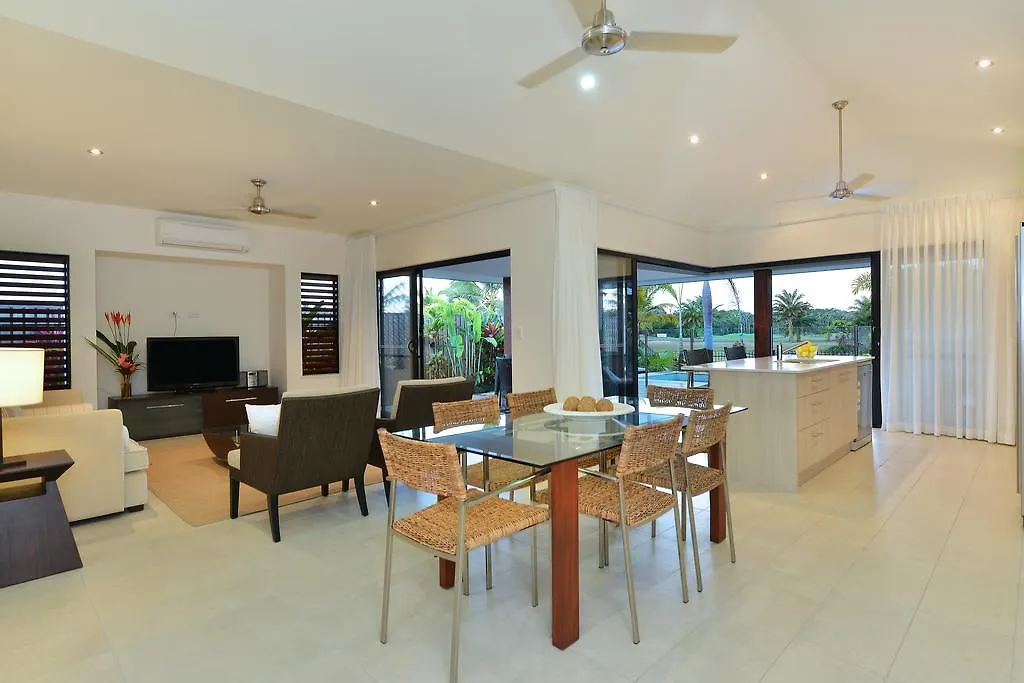 17 Cascade House - Luxury Holiday Home 0*, Port Douglas